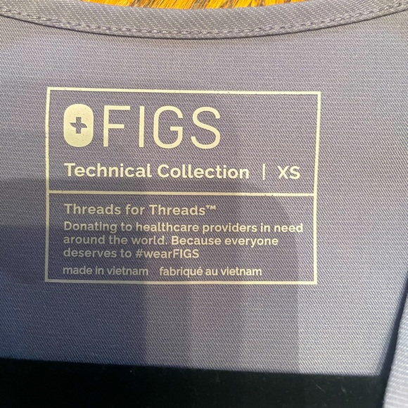 NWOT Figs Casma Technical Collection Light Blue V Neck Scrub Top Size XS - Picture 3 of 4